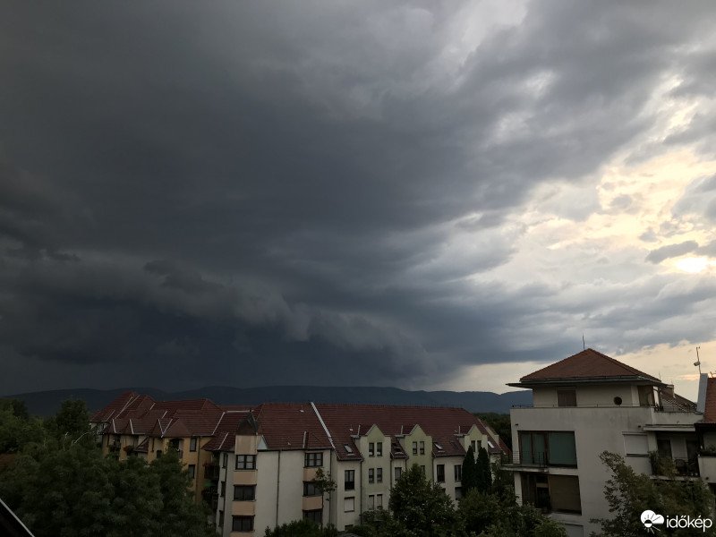 Maďarsko zasáhly silné bouřky, podívejte se na fotografie a videa
