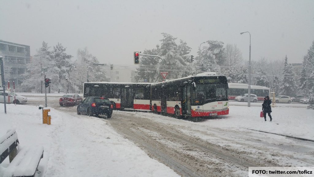 Na Moravě silně sněžilo, sníh působil komplikace hlavně v dopravě.