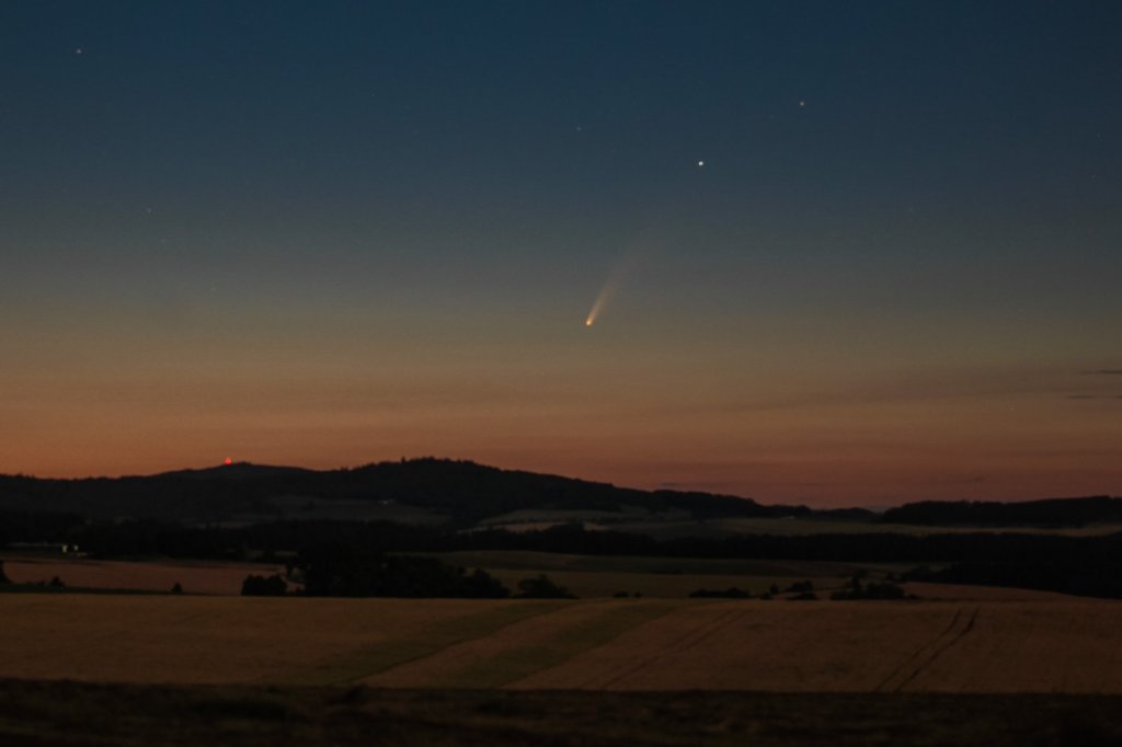 Podívejte se na fotky komety Neowise, která bude pozorovatelná i pouhým okem