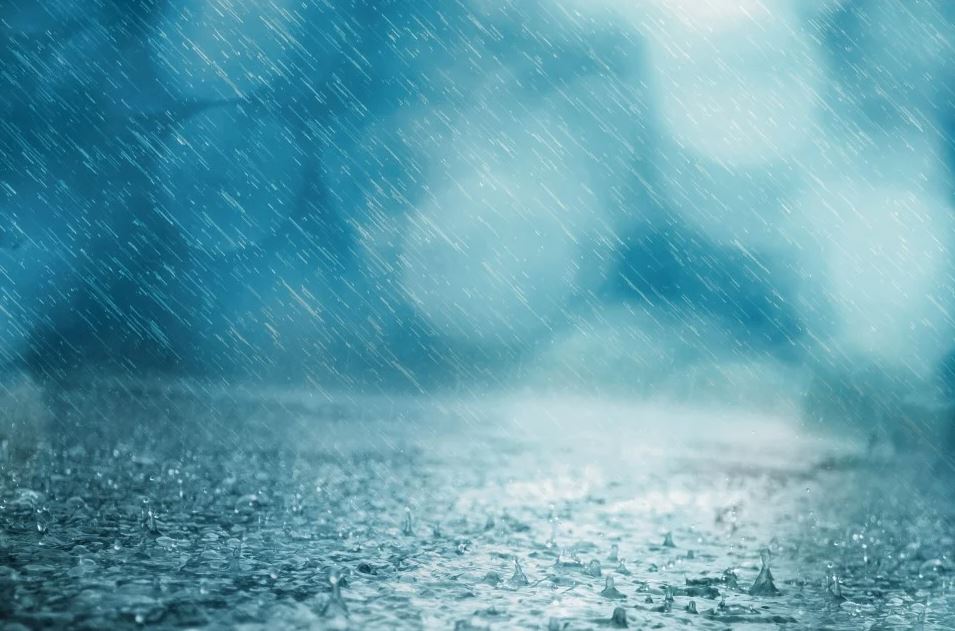 Pátek doprovodí bouřky s přívalovými srážkami