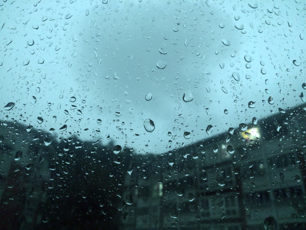Úterní déšť může zvedat hladiny potoků a řek
