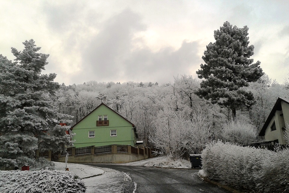 Teploty klesly k -14 °C