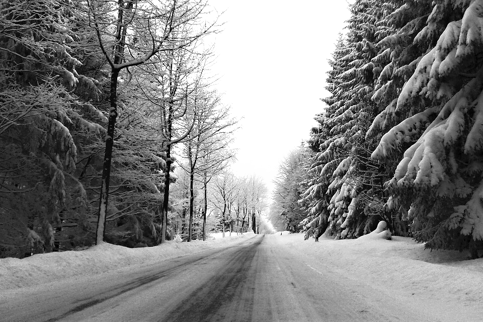 Na západě Čech klesly ranní teploty pod -19 °C