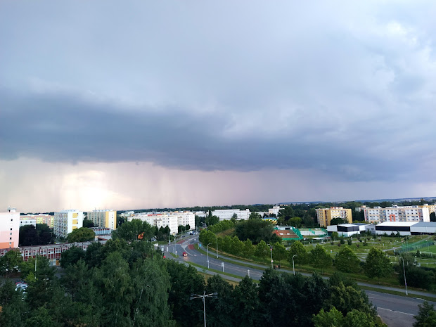 V pátek nadále přeháňky a bouřky