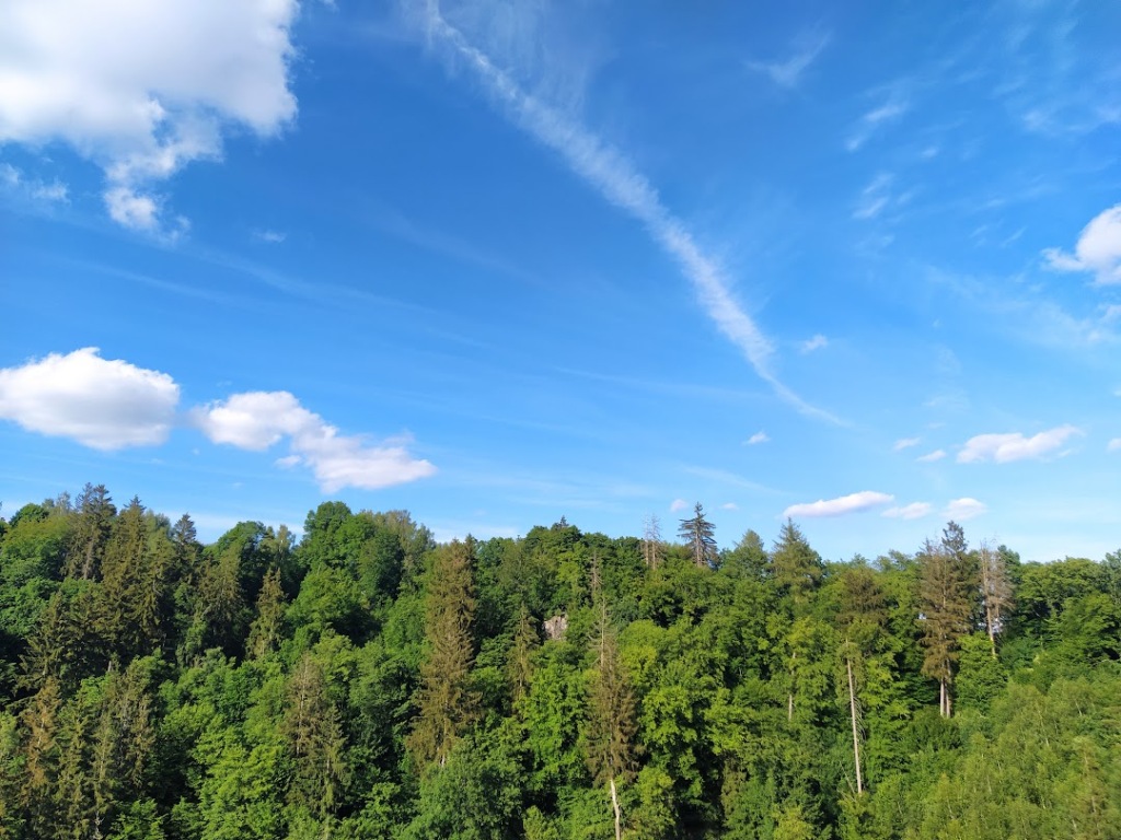 V sobotu skoro jasno, teploty i přes 34 °C