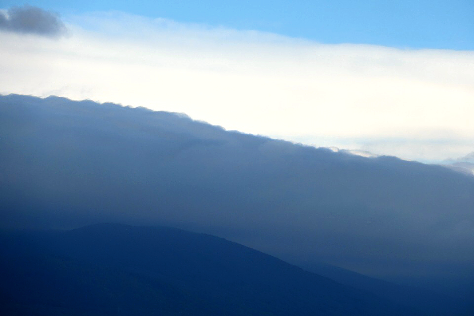 Atmosférická řeka přináší na Nový Zéland vytrvalý déšť, zvedá hladiny řek