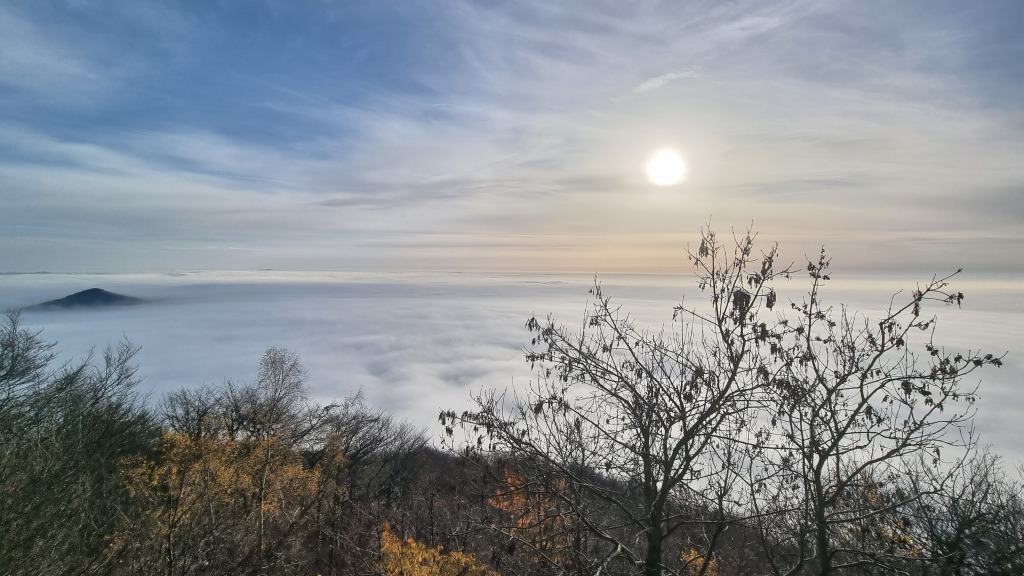 Ve středu slunečno, zpočátku místy mlhy nebo nízká oblačnost, postupně od západu oblačno