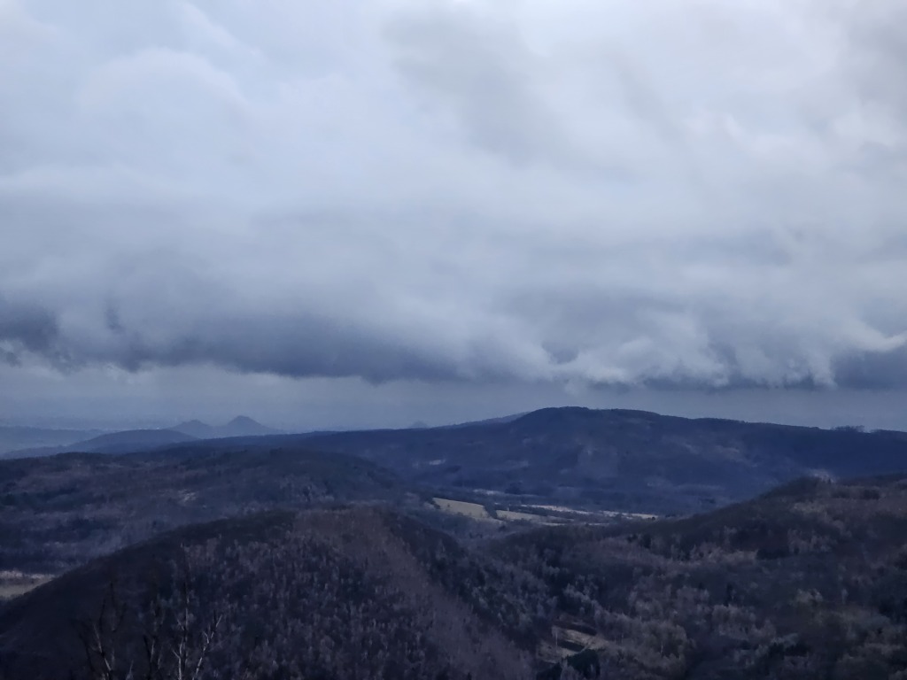 V úterý zataženo s deštěm, na východě vydatnějším