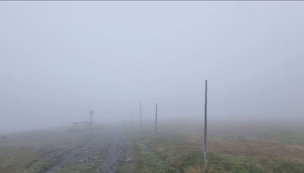 Ve středu zataženo až oblačno, zpočátku na severovýchodě déšť