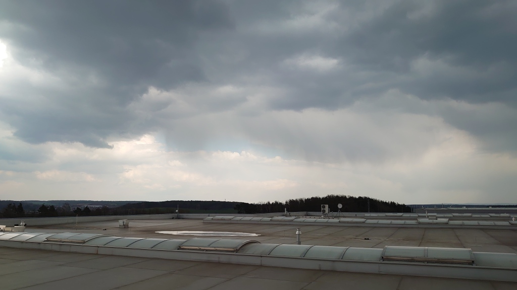 V pátek až 17 °C, odpoledne od západu místy přeháňky