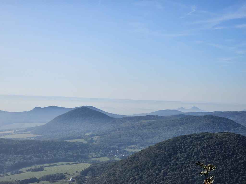 V úterý v Čechách až 28 °C, přes den silnější vítr