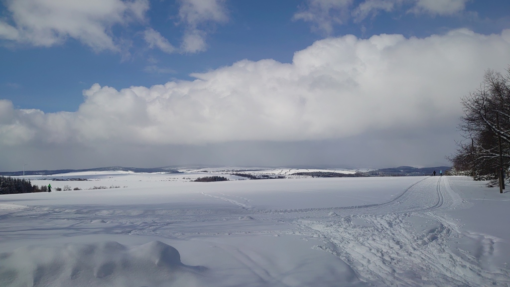 V neděli ojediněle přeháňky a teploty kolem 6 °C