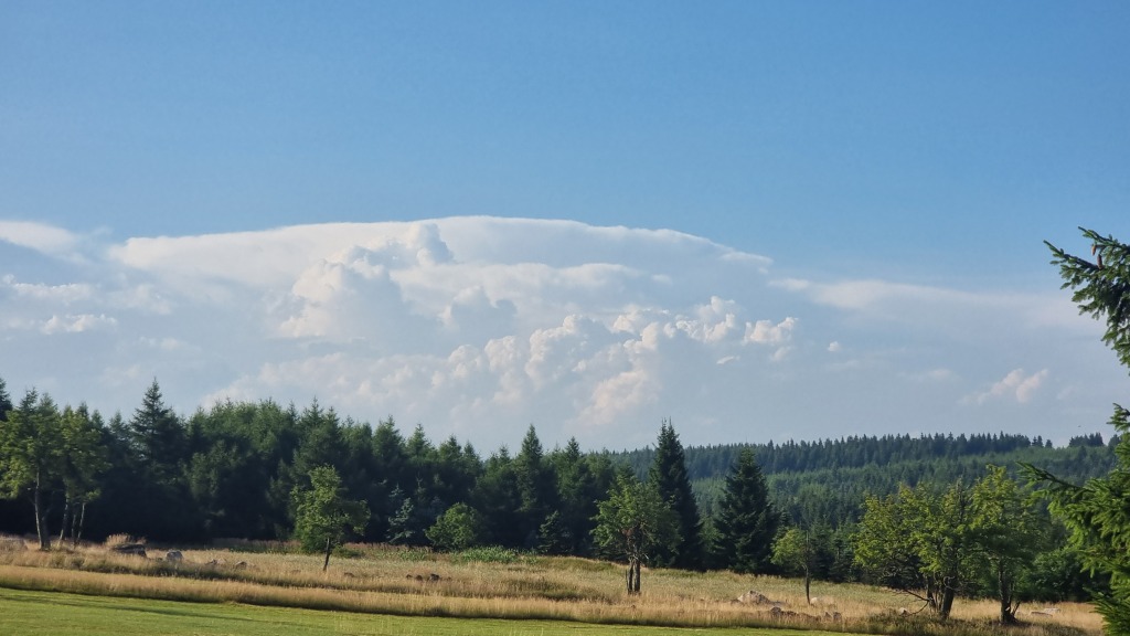 Ve středu se vrátí silné bouřky, na jihovýchodě bude až 35 °C