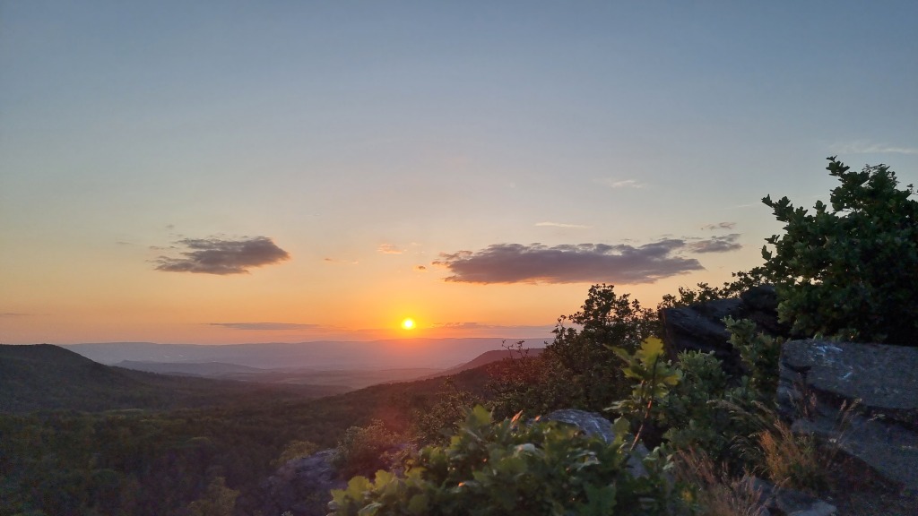 V pátek skoro jasno až polojasno, teploty okolo 20 °C